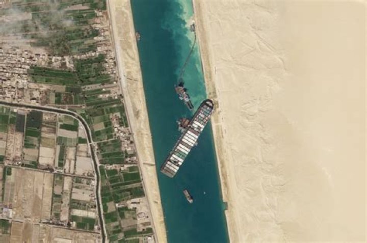 What happened in the Suez Canal 2021?