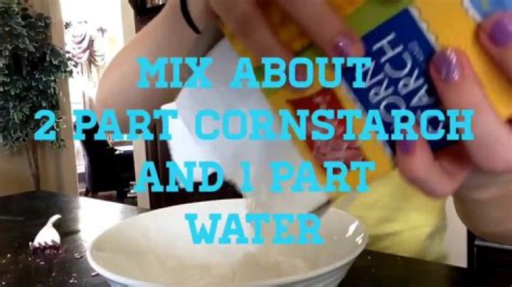 What happens when you mix cornstarch and vinegar?
