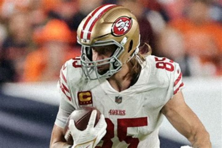 What helmet does Russell Wilson use?