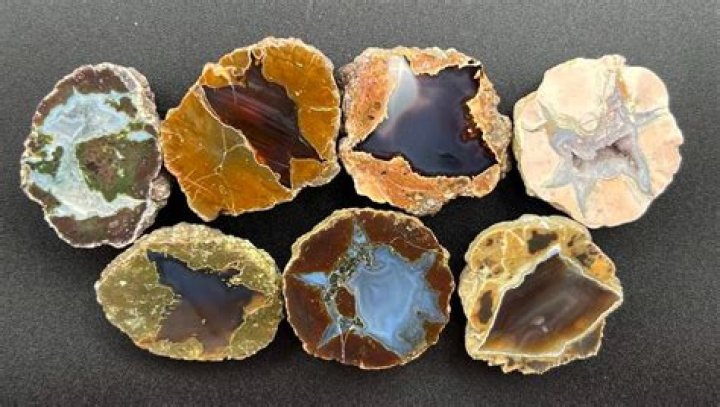 What is a Thunder Egg rock?