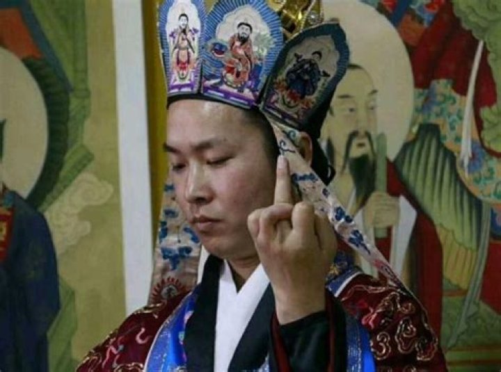 What is the Chinese middle finger?