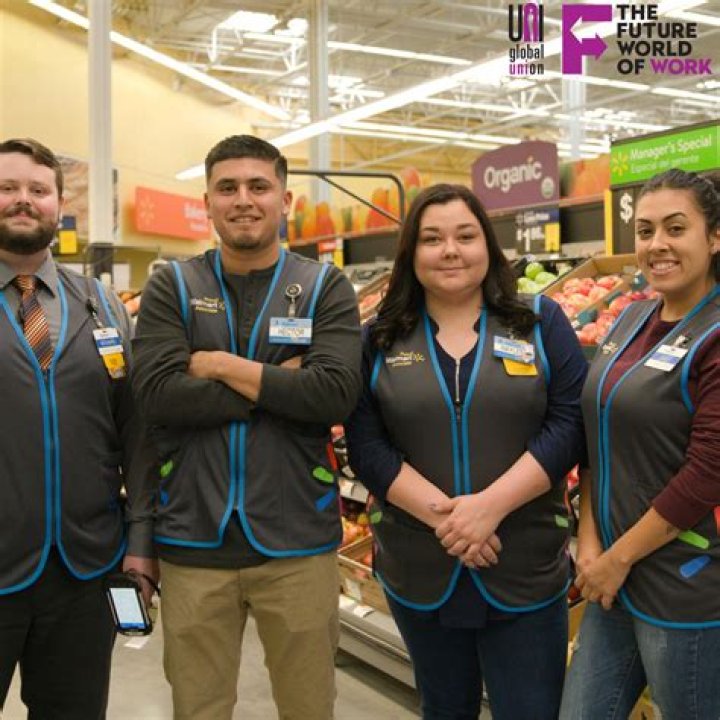 What is the dress code for Walmart employees?