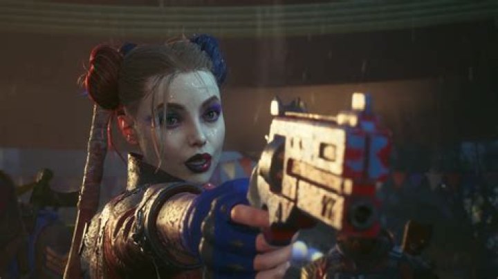 What kind of gun does Harley Quinn use in suicide squad?