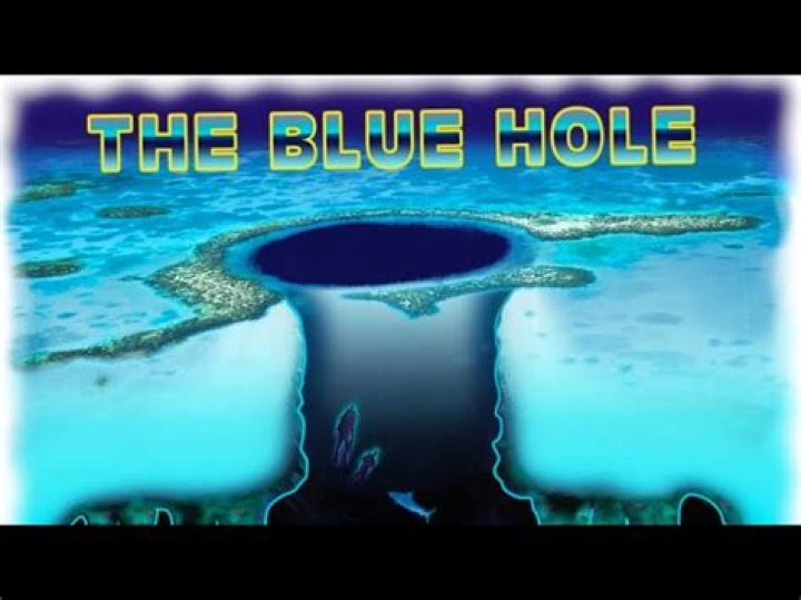 What lives at the bottom of the Great Blue Hole?