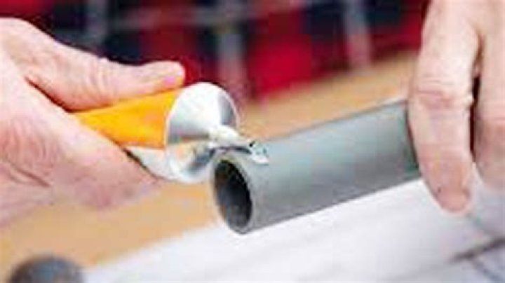 What materials does super glue bond well with?