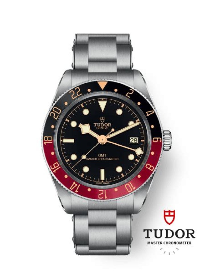 What movement is in Tudor Black Bay?
