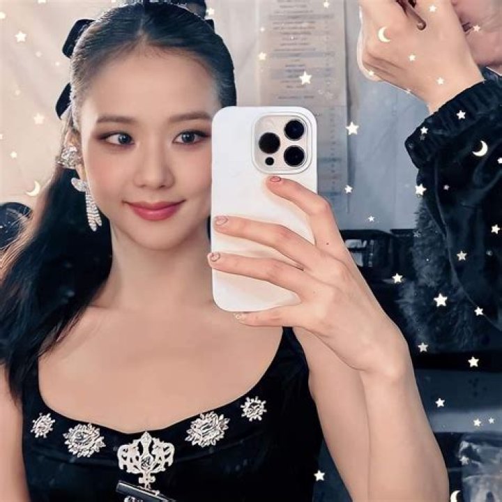 What phone is Blackpink using?