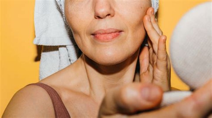 What should be applied on face after bath in summer?