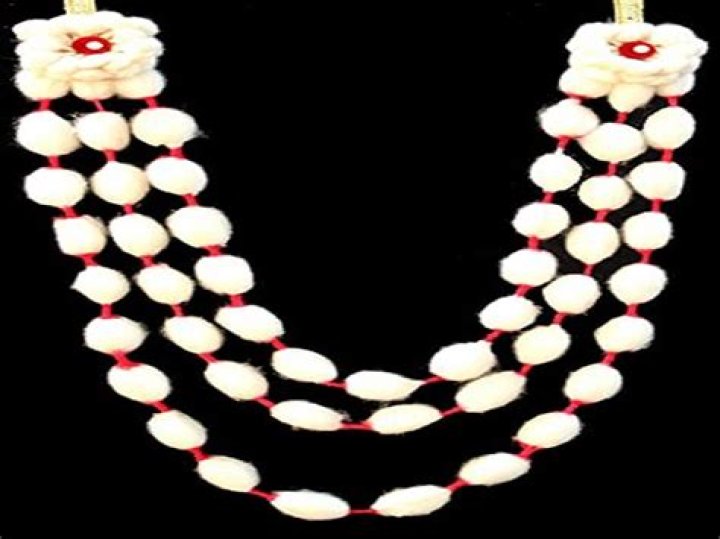 What should be kept inside Kalasam?