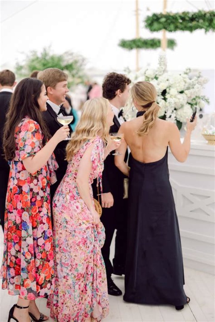 What should wedding guests avoid wearing?