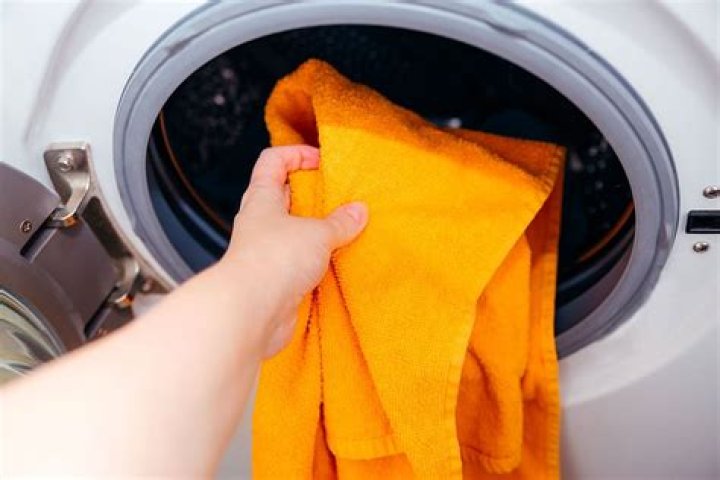 What temperature should salon towels be washed at?