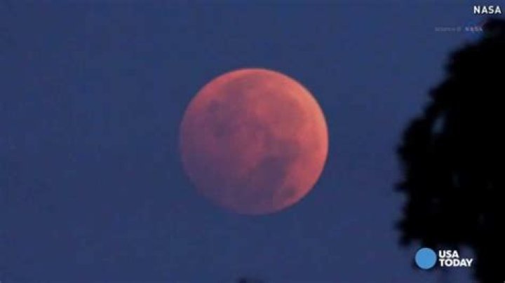 What time does the Red moon come out?