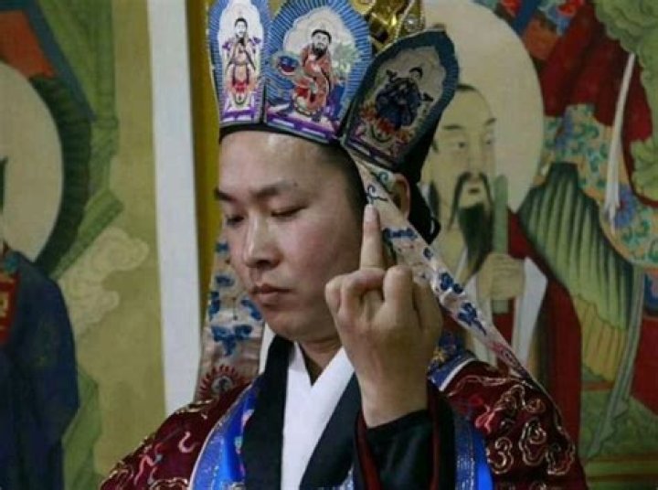 What's the middle finger in China?