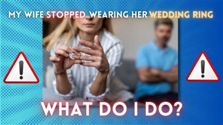 When did Diana stop wearing her wedding ring?