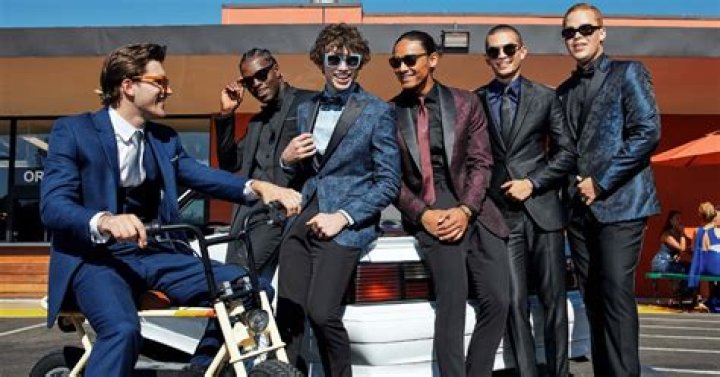 Where do single guys meet in their 30s?