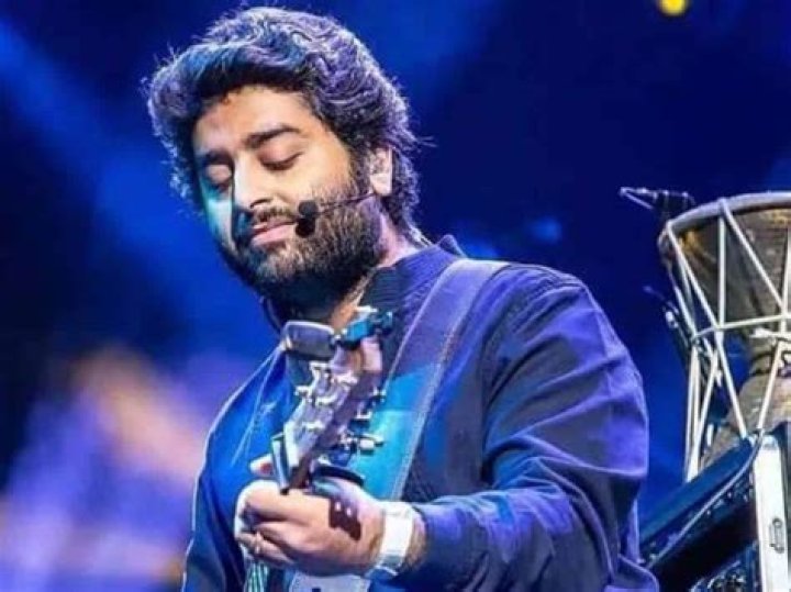 Which car Arijit Singh has?