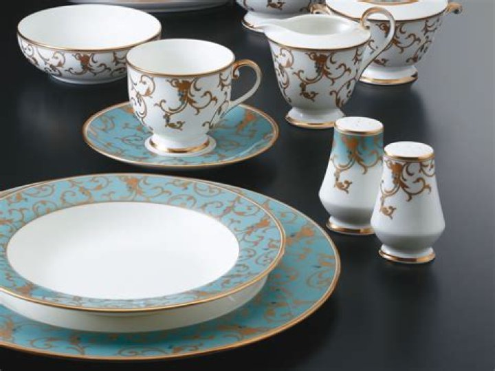 Which is better fine china or bone china?