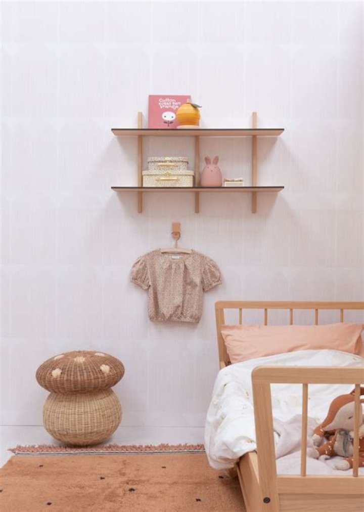 Which wall is best to wallpaper?