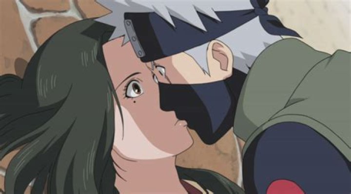 Who did Kakashi accidentally kiss?