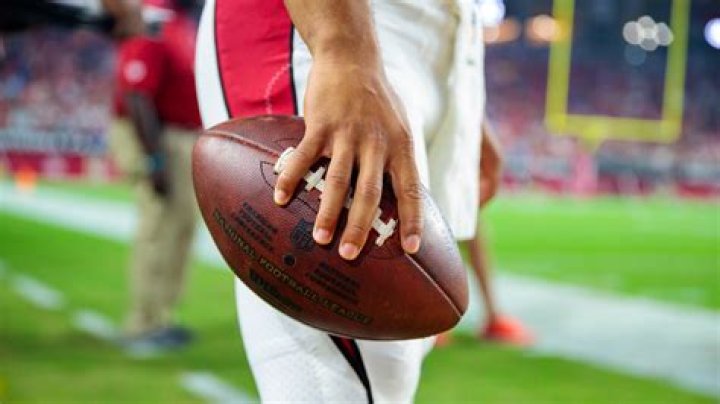 Who has the smallest hands in the NFL?