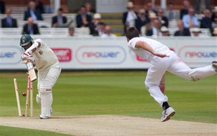 Who is the best reverse swing bowler?