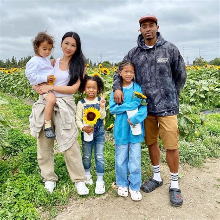 Who is Tracy Romulus husband?