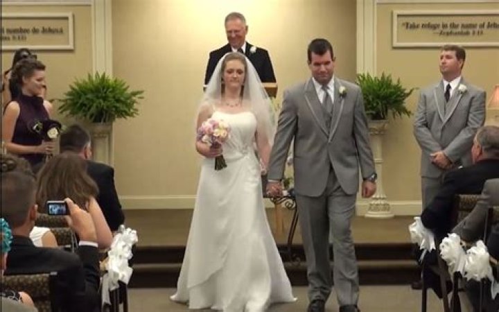 Who pays for wedding when couple lives together?