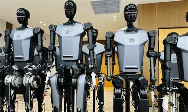 Who was the first robot in Real Steel?