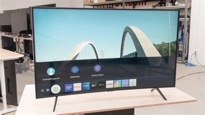 Why are curved TVs not good?