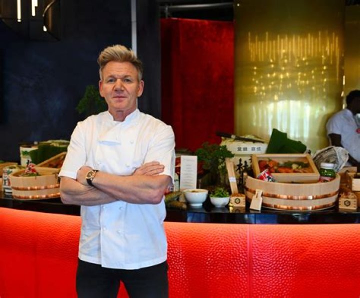 Why did Gordon Ramsay lose 2 Michelin stars?