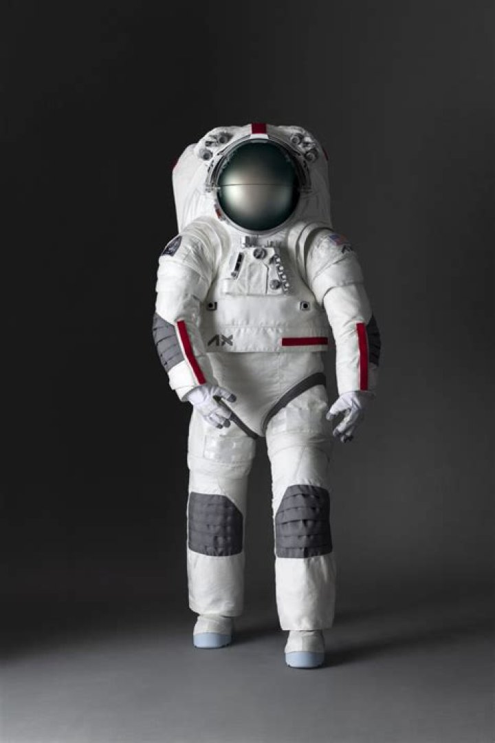 Why do astronauts wear two different Coloured spacesuits?