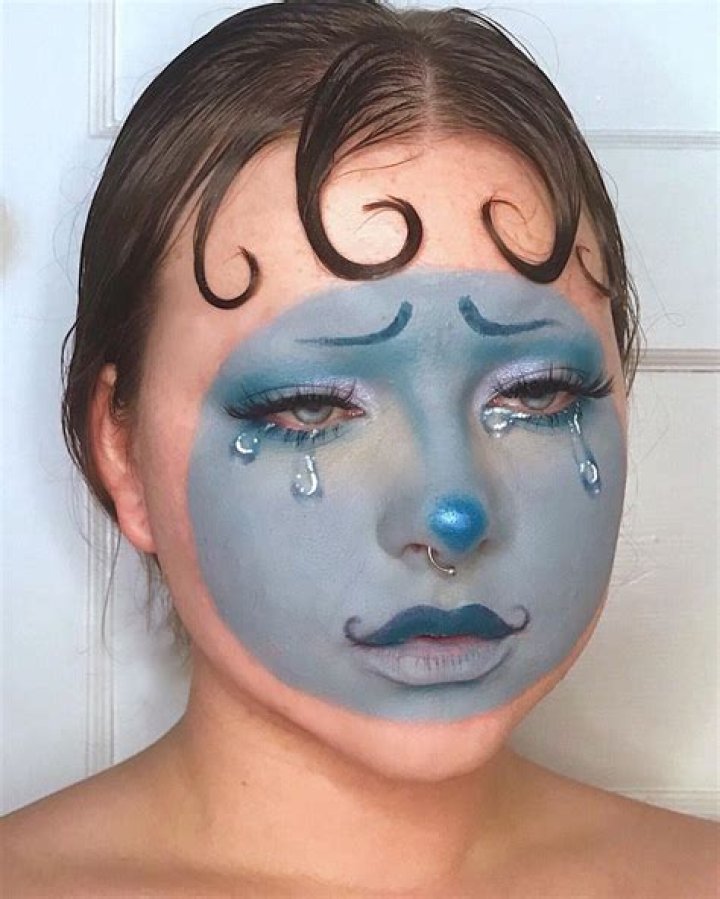 Why does Euphoria have weird makeup?