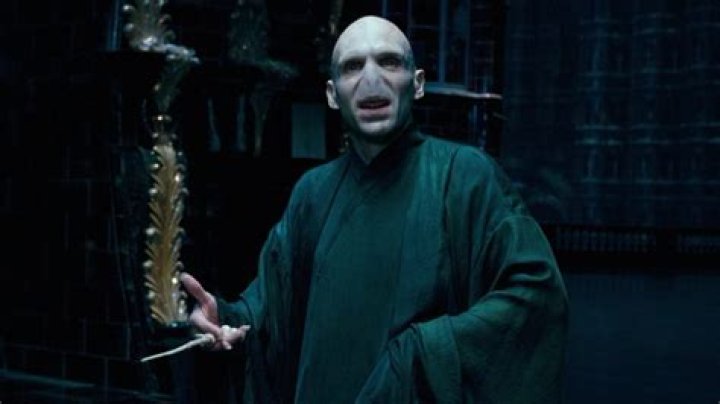 Why does Voldemort hold his wand like that?