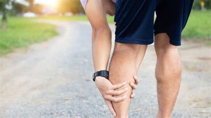 Why is my legs hurting when I walk?