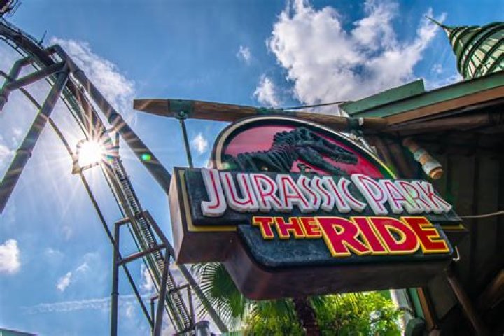 Why was the Jurassic Park ride closed?